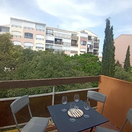 Apartment Charming 30 M With Balcony Near The Port Center